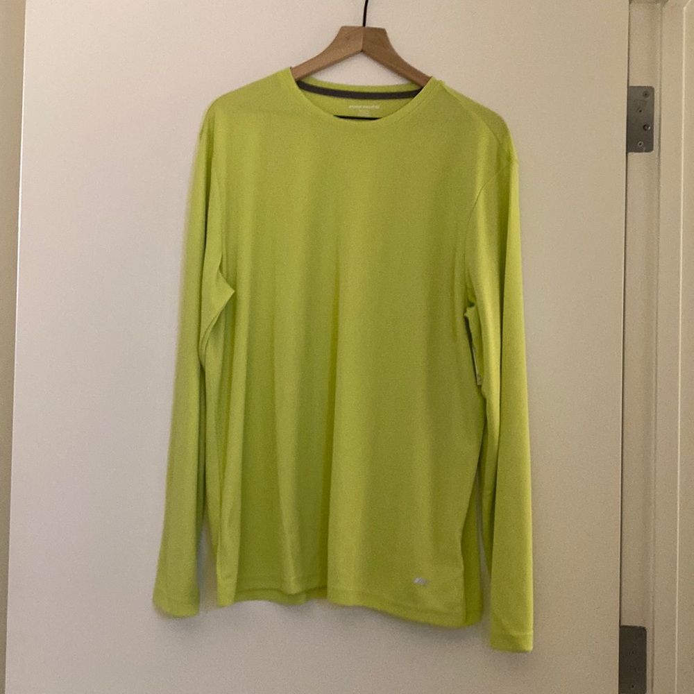 Athletic tee
